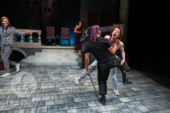 Breakdancing_Shakespeare_207